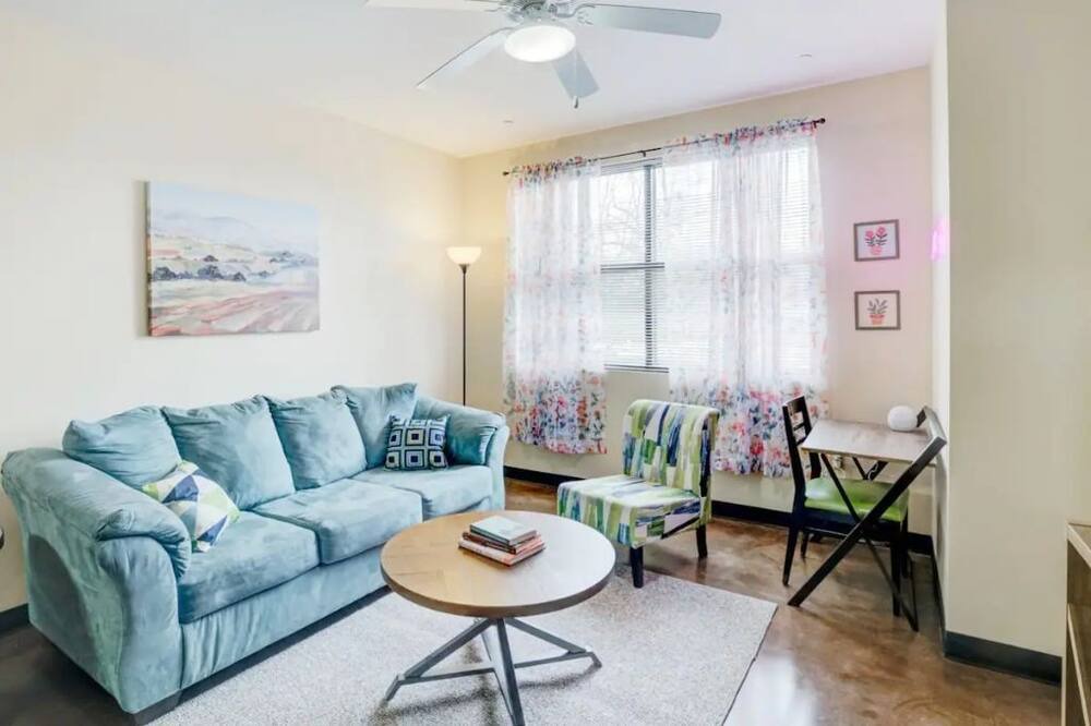 Photo of Livingroom in Midtown