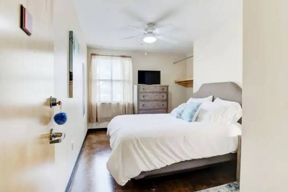 Photo of Bedroom in Midtown