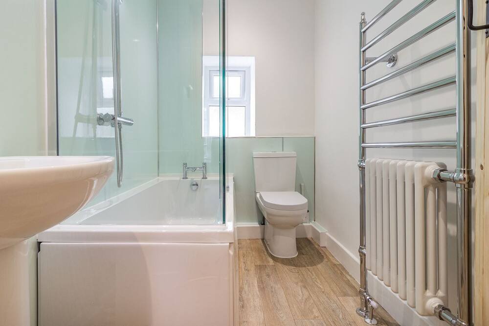 Photo of Bathroom in Vale of Glamorgan