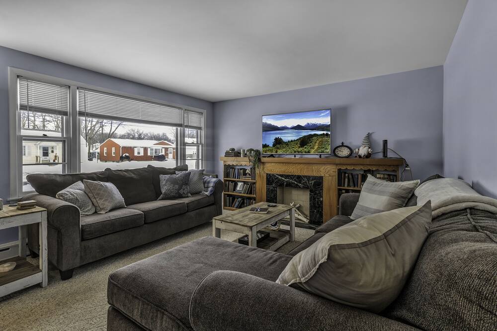Photo of Livingroom in North Tonawanda