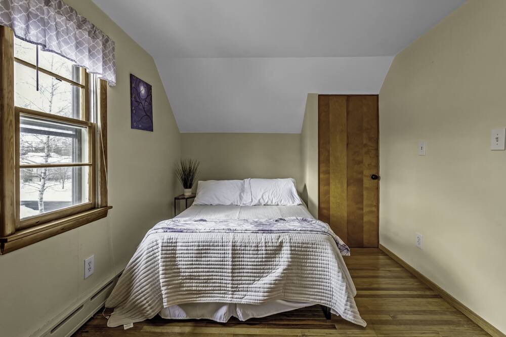 Photo of Bedroom in North Tonawanda