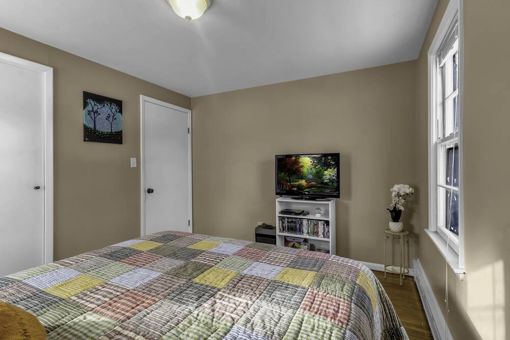 Photo of Bedroom in North Tonawanda