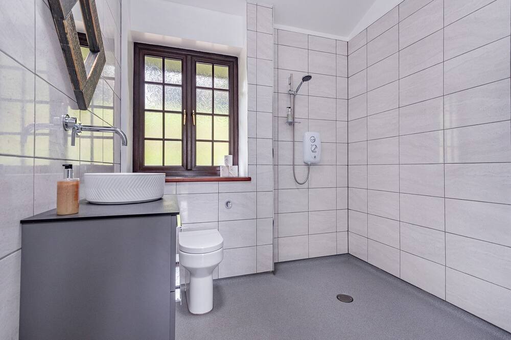 Photo of Bathroom in Ynysddu