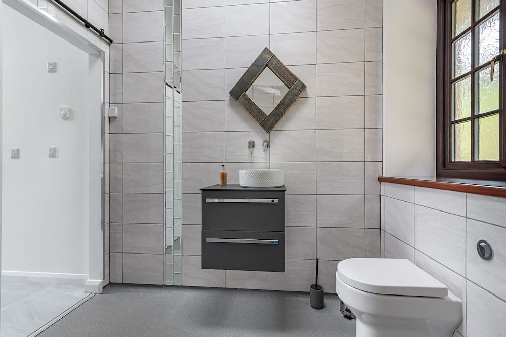 Photo of Bathroom in Ynysddu