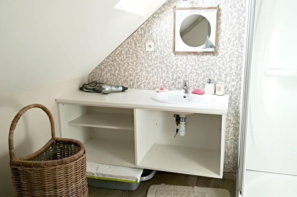 Photo of Bathroom in Questembert