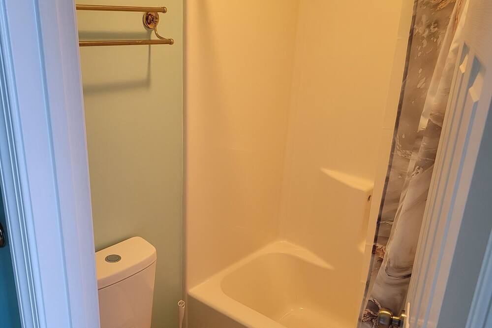 Photo of Bathroom in Louisa