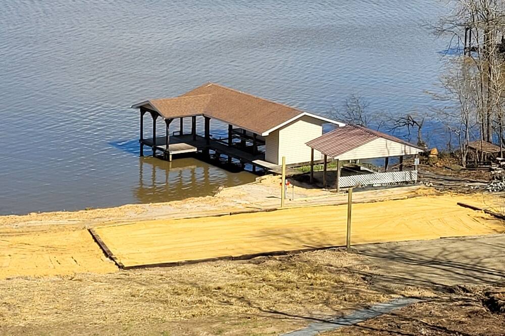 Photo of Others in Louisa