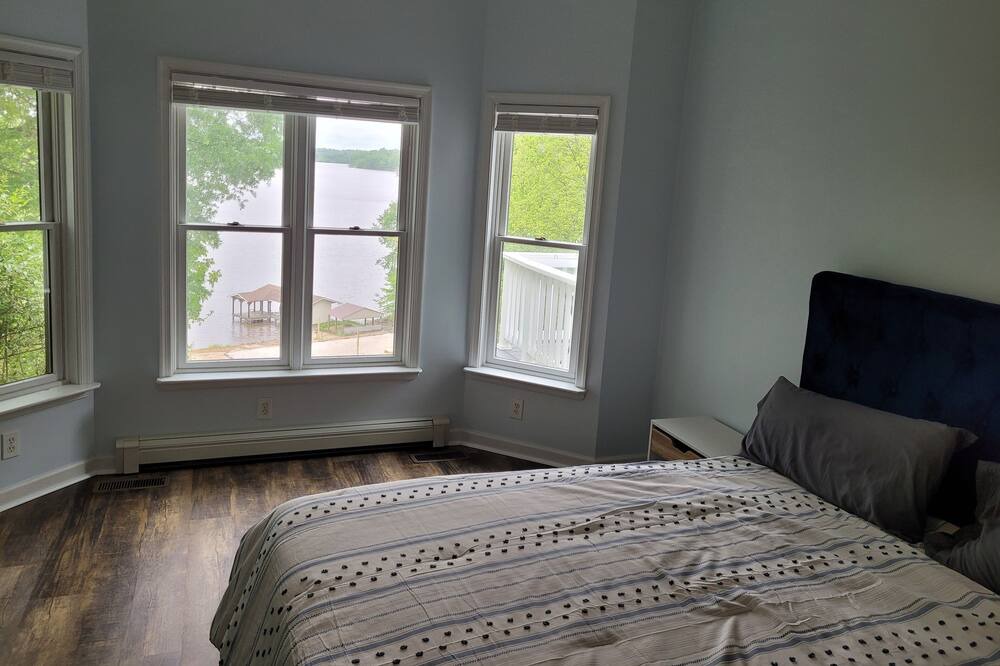 Photo of Bedroom in Louisa