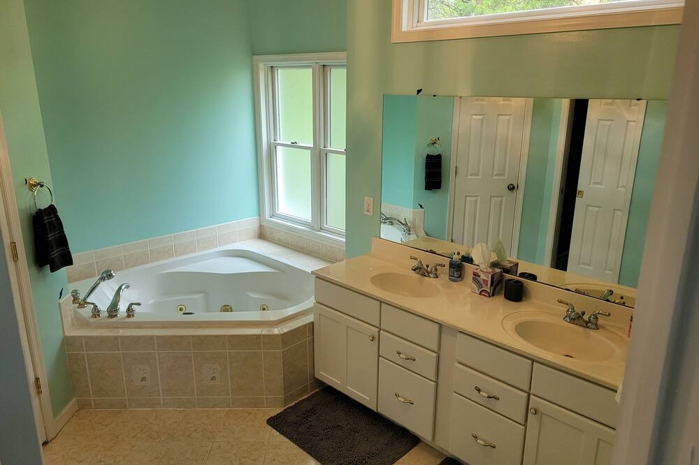 Photo of Bathroom in Louisa