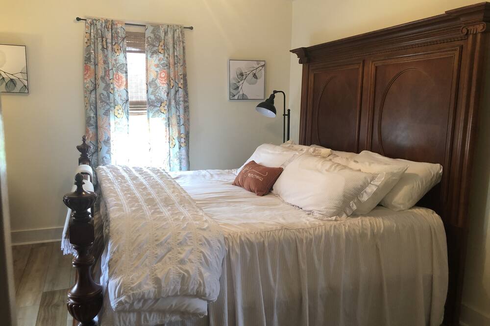 Photo of Bedroom in Warrensburg