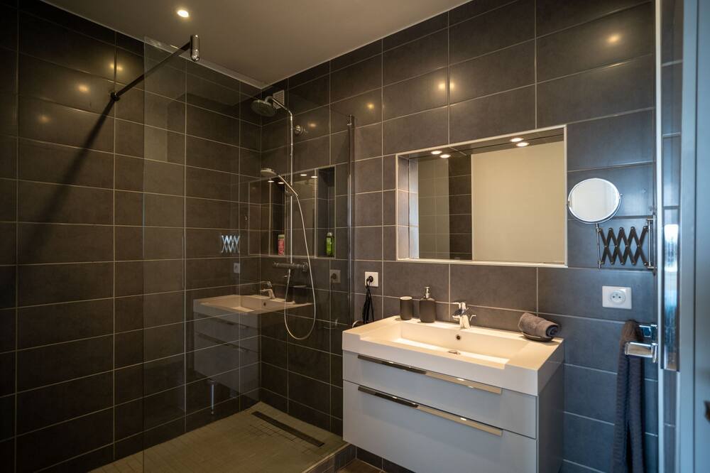 Photo of Bathroom in Saint-Germain-en-Laye