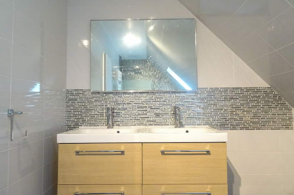 Photo of Bathroom in Dampmart