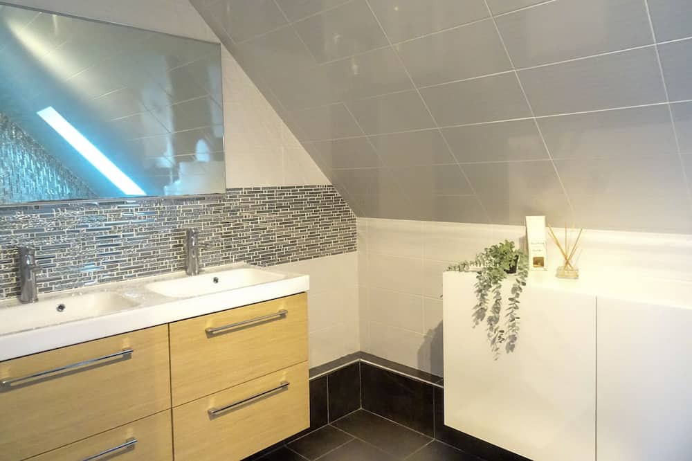 Photo of Bathroom in Dampmart