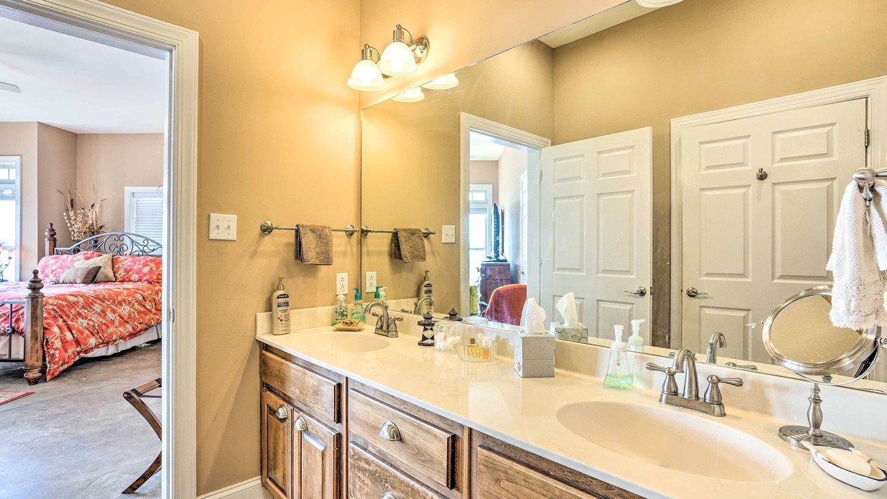 Photo of Others in Centre