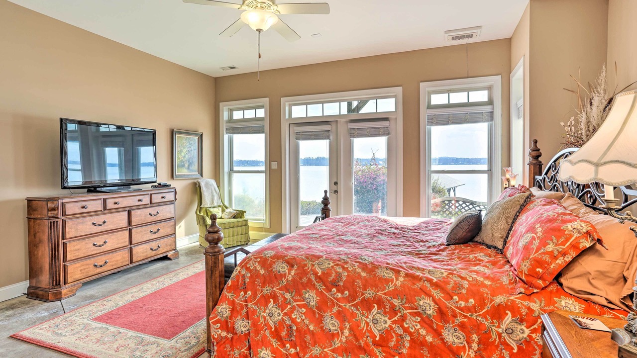 Photo of Others in Centre