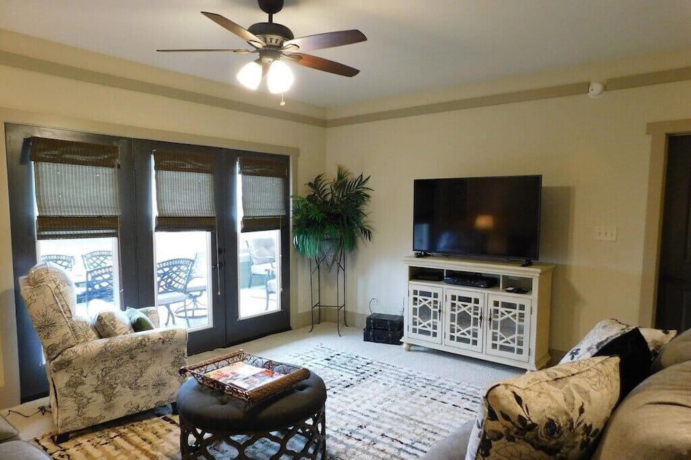 Photo of Livingroom in Talladega