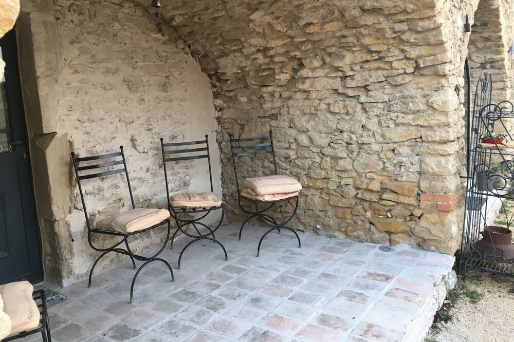 Photo of Patio Balcony in Rousson