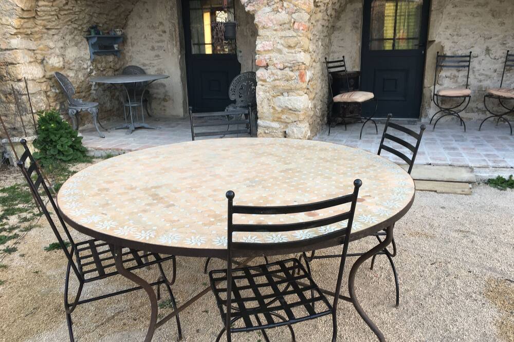 Photo of Patio Balcony in Rousson