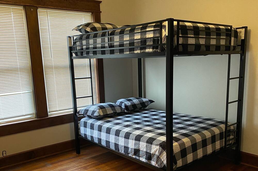 Photo of Bedroom in Middlesboro