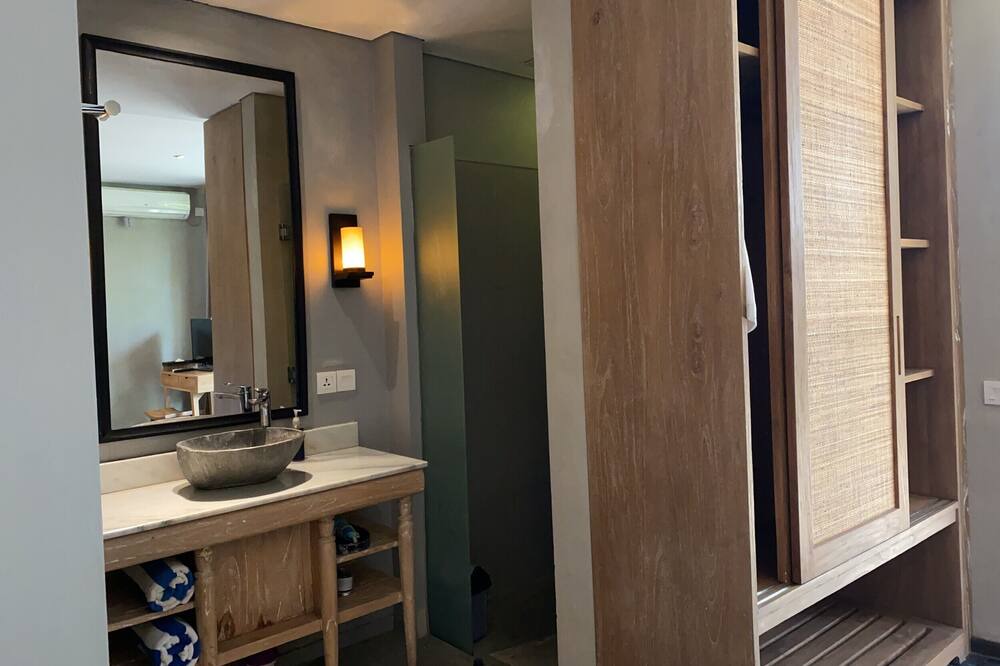 Photo of Bathroom in Kampial