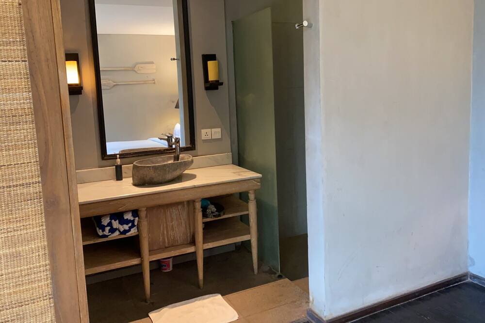 Photo of Bathroom in Kampial