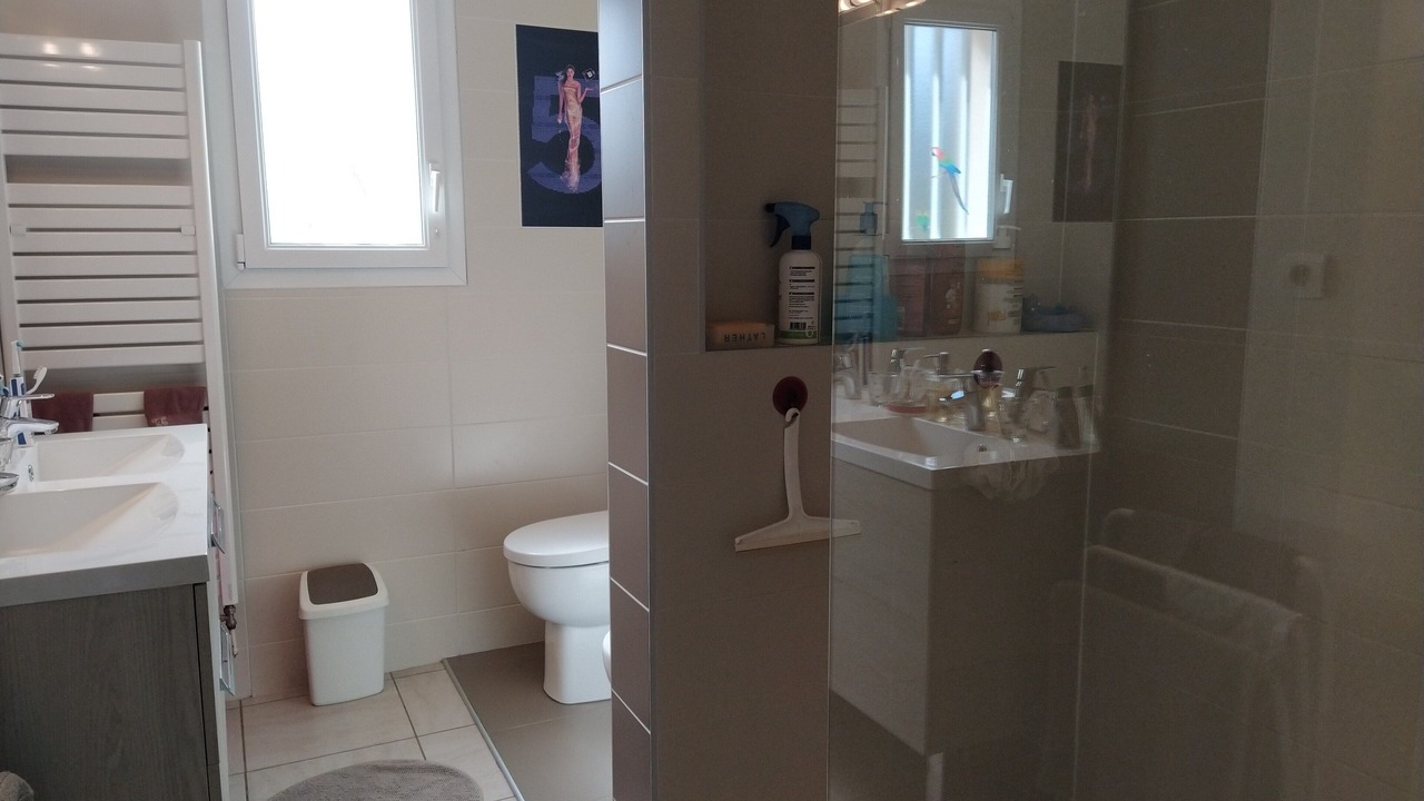 Photo of Bathroom in Lagord