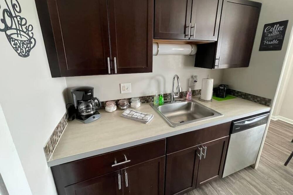 Photo of Others in Country Club Plaza Area