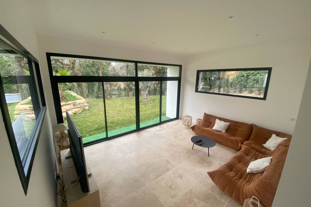 Photo of Livingroom in Neoules