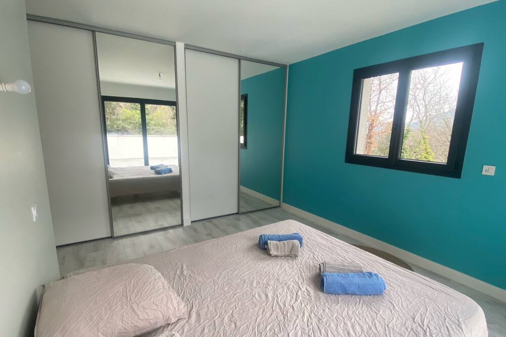 Photo of Bedroom in Neoules