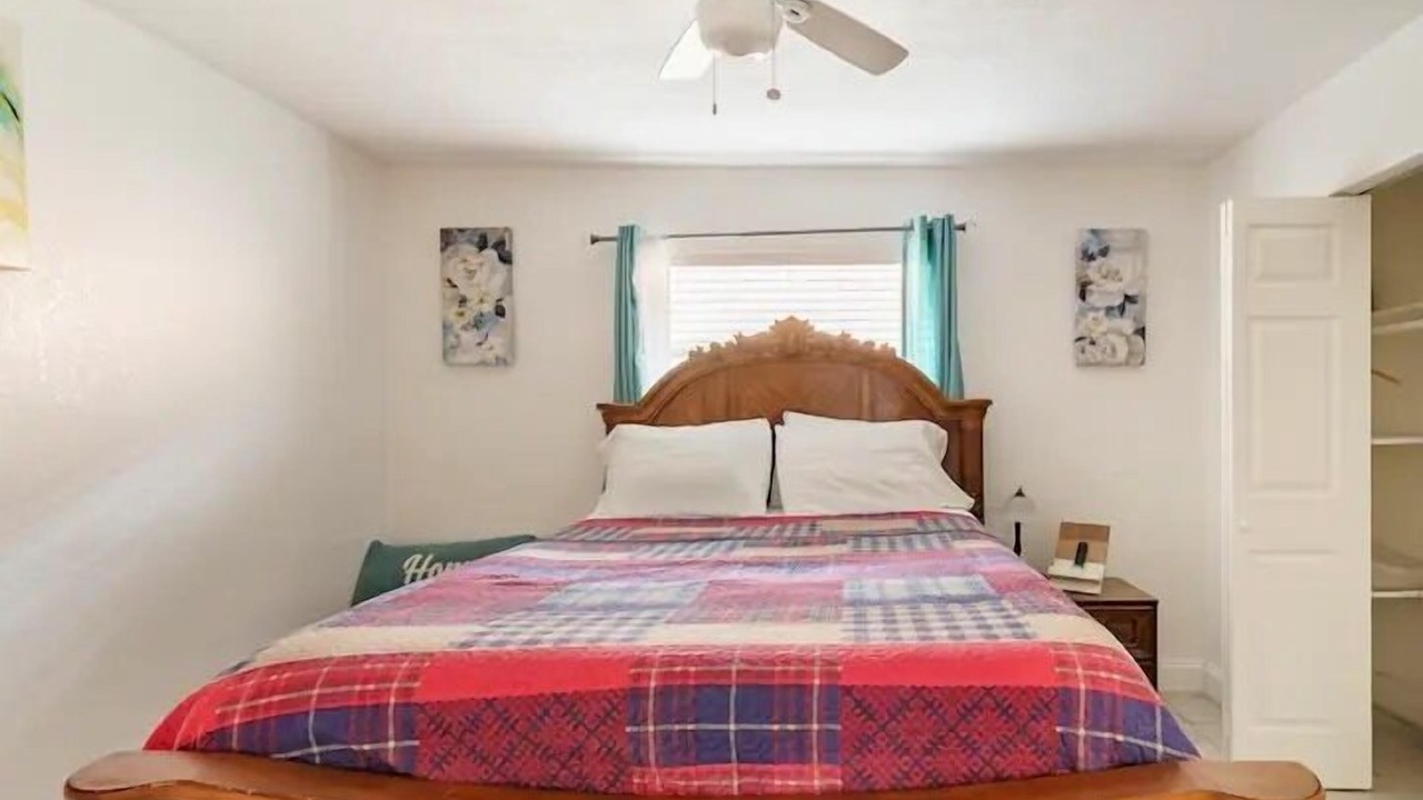 Photo of Bedroom in Oakland Park