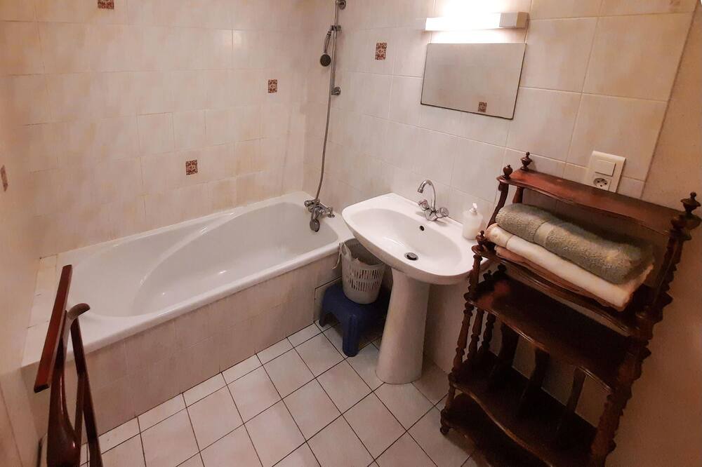 Photo of Bathroom in Antrain