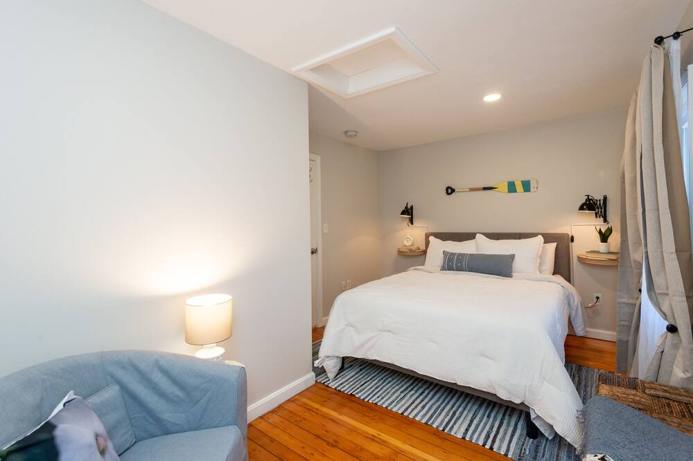 Photo of Bedroom in Beverly