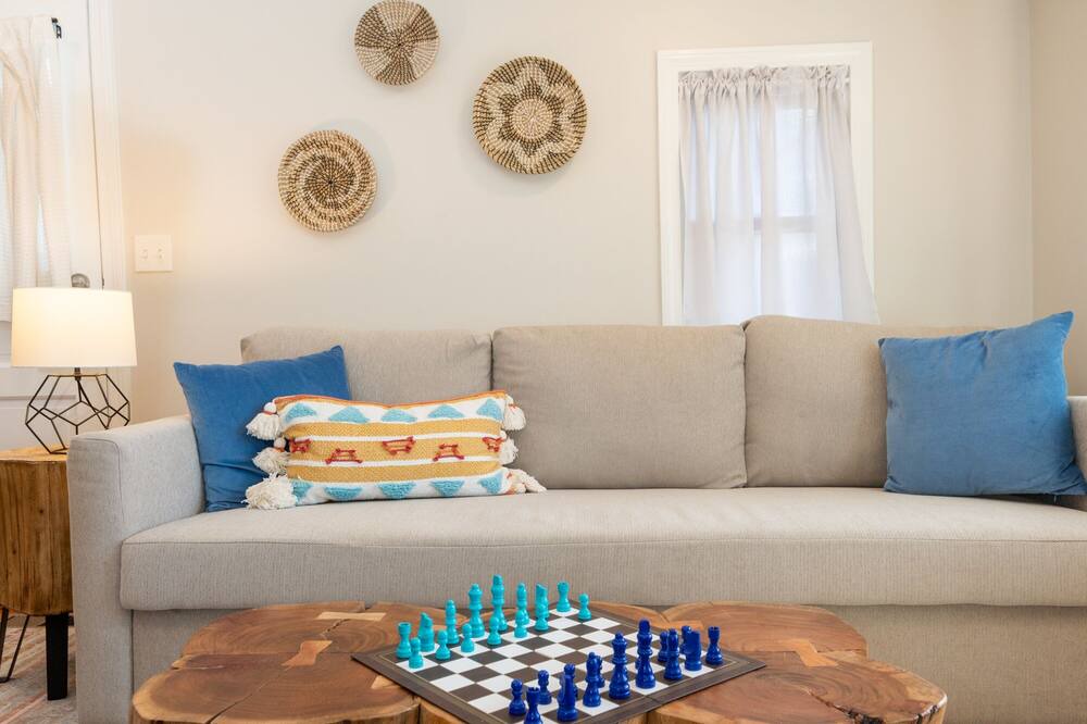 Photo of Livingroom in Beverly