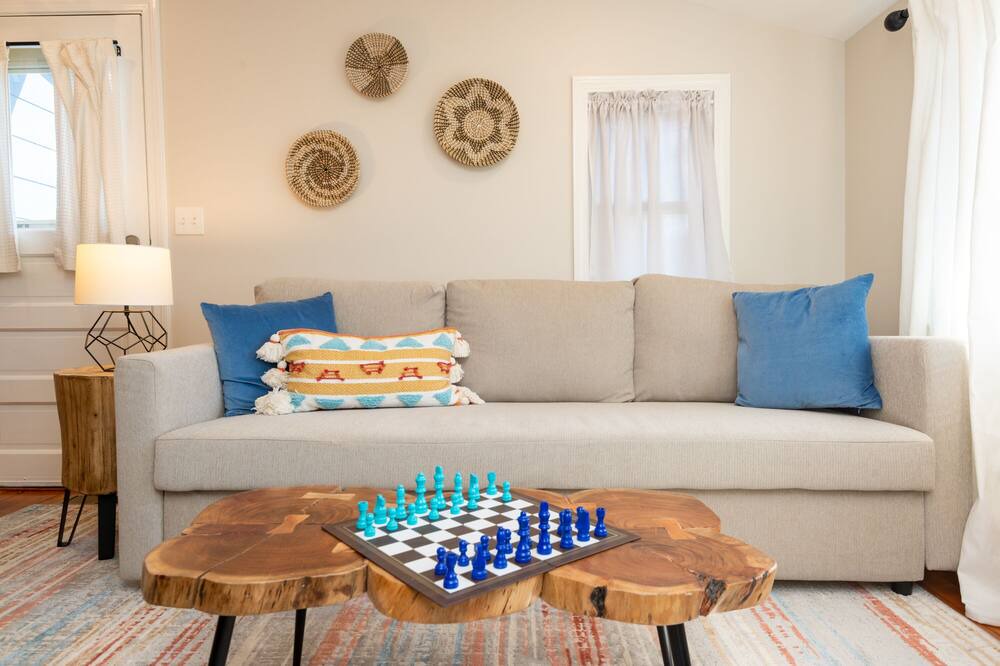 Photo of Livingroom in Beverly