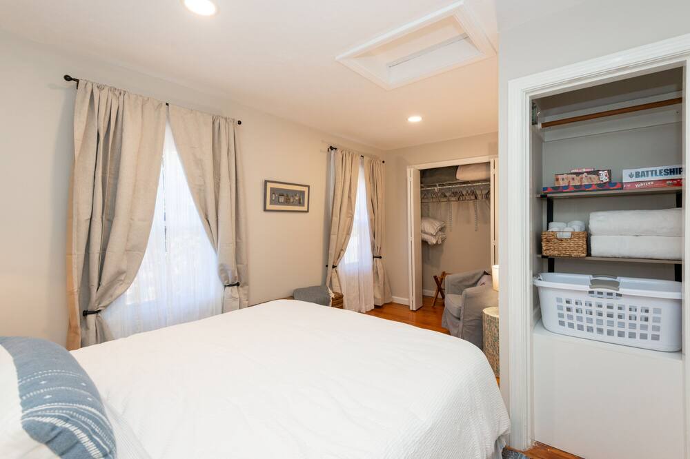 Photo of Bedroom in Beverly