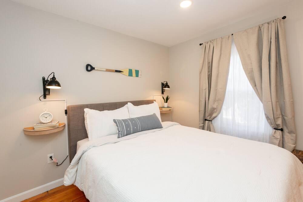 Photo of Bedroom in Beverly