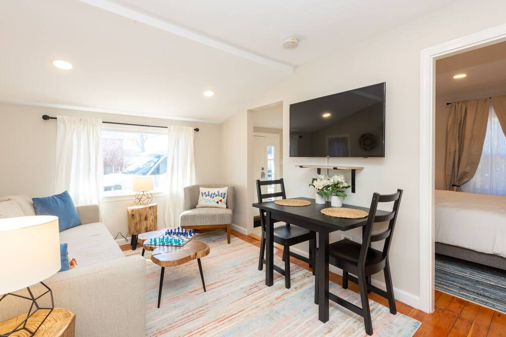 Photo of Livingroom in Beverly