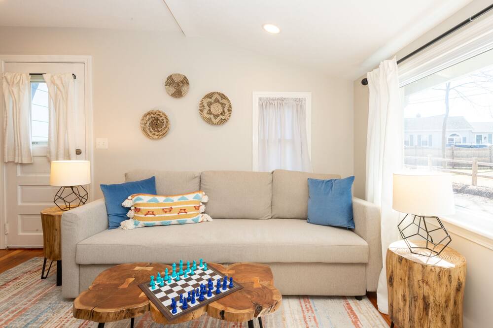 Photo of Livingroom in Beverly