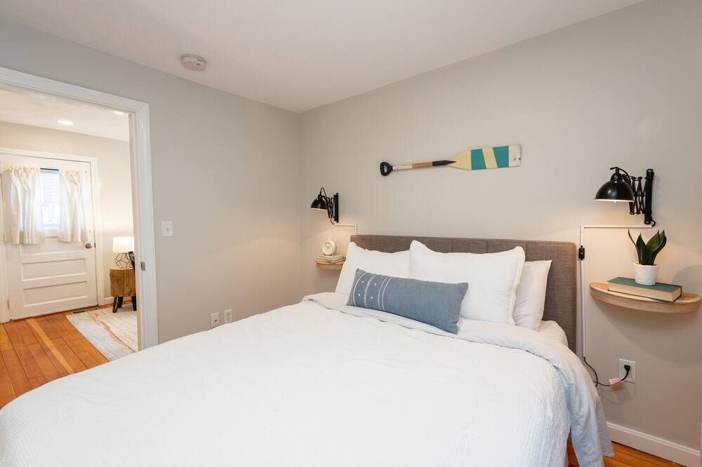 Photo of Bedroom in Beverly