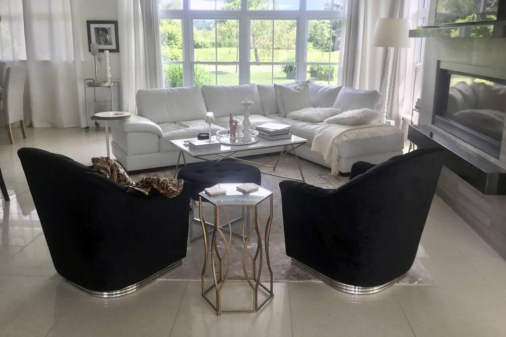 Photo of Livingroom in Lac-Brome