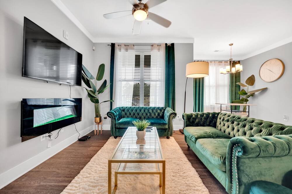 Photo of Livingroom in Northeast Raleigh