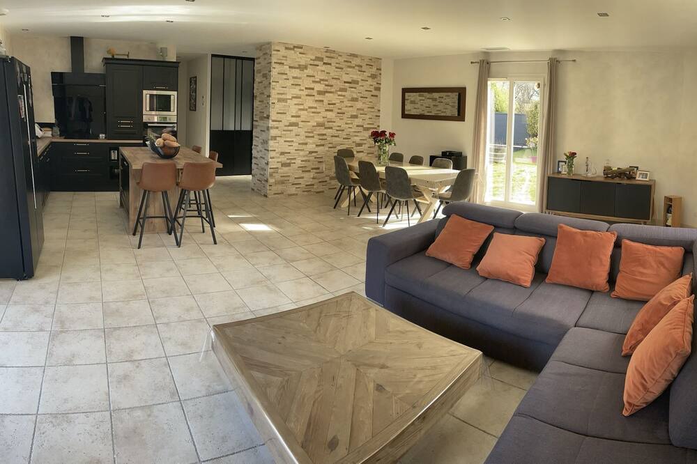 Photo of Livingroom in Saint-Andre-de-Cubzac