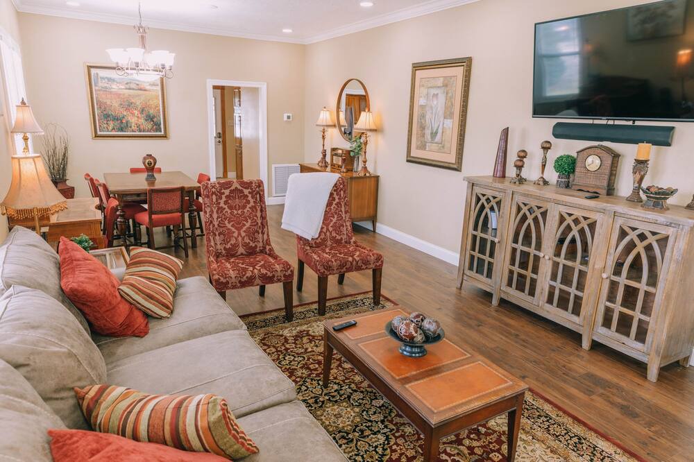 Photo of Livingroom in Downtown