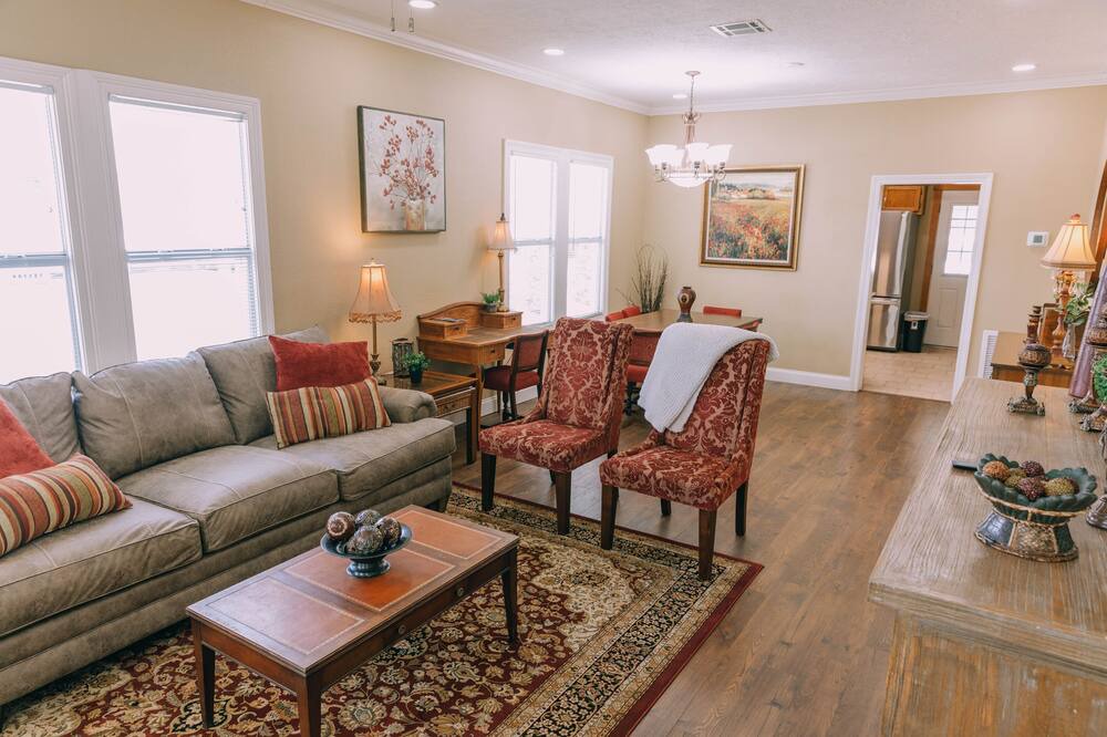 Photo of Livingroom in Downtown