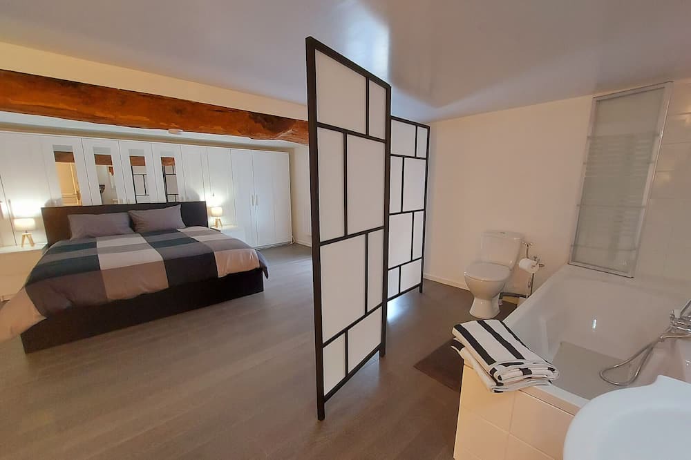 Photo of Bedroom in Neuilly-le-Vendin