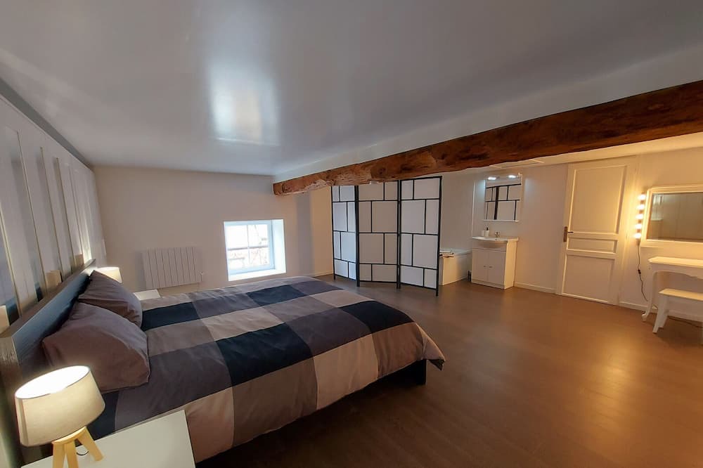 Photo of Bedroom in Neuilly-le-Vendin
