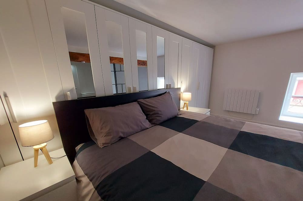 Photo of Bedroom in Neuilly-le-Vendin