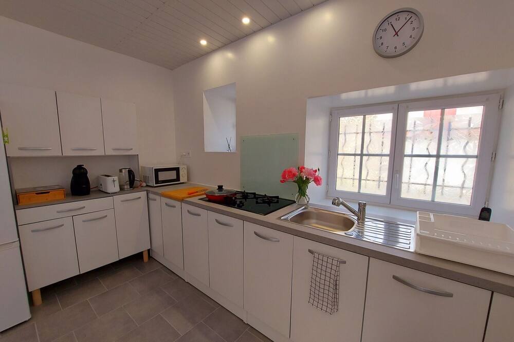 Photo of Kitchen in Neuilly-le-Vendin