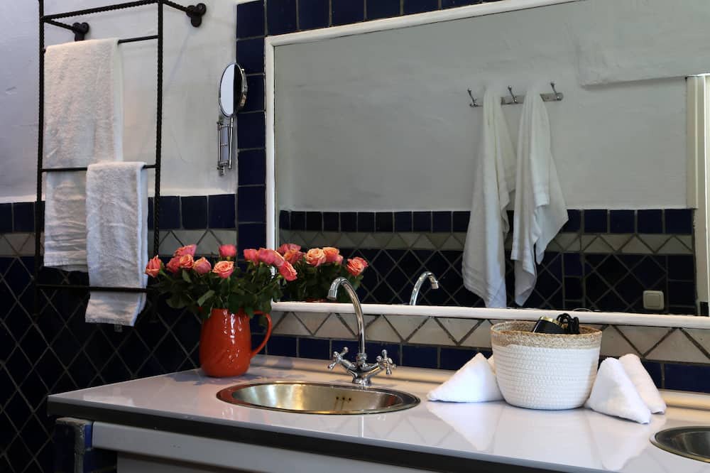 Photo of Bathroom in Villarzel-Cabardes