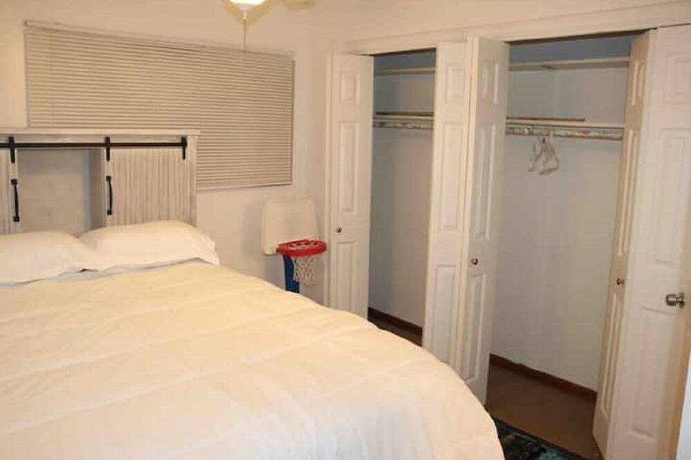 Photo of Bedroom in Lansing
